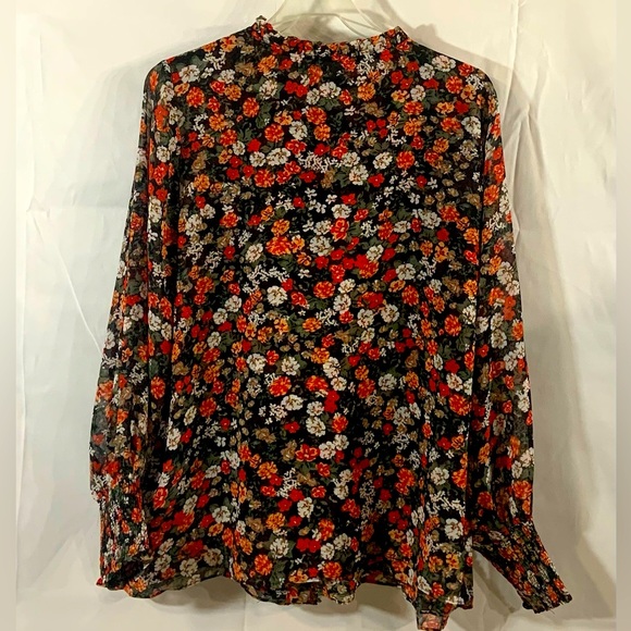 EUC T Tahari ruffle front blouse. 1X - Picture 2 of 14